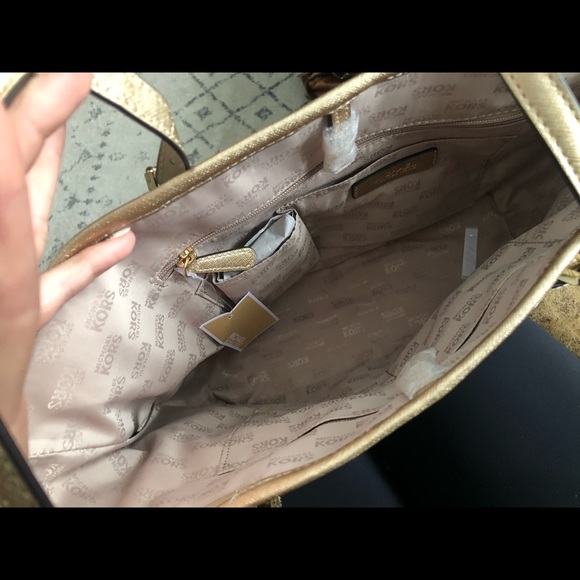 Michael Kors purse - Picture 2 of 3